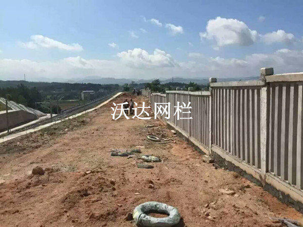 湖北贛鐵路客專(zhuān)刺絲滾籠項(xiàng)目工程圖片3