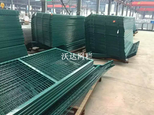 湖北滬昆鐵路貴州段防護(hù)柵欄護(hù)欄網(wǎng)項(xiàng)目圖片5